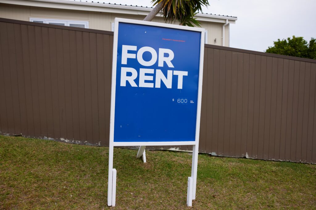 A for rent sign | How to rent with bad credit